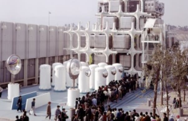 大阪万国博にステンレス製カプセルユニットを製作、出展