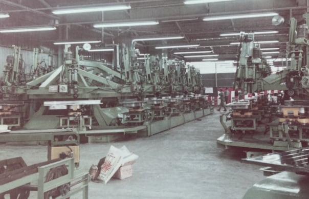 ホーローバスの自動研削・研磨装置を開発